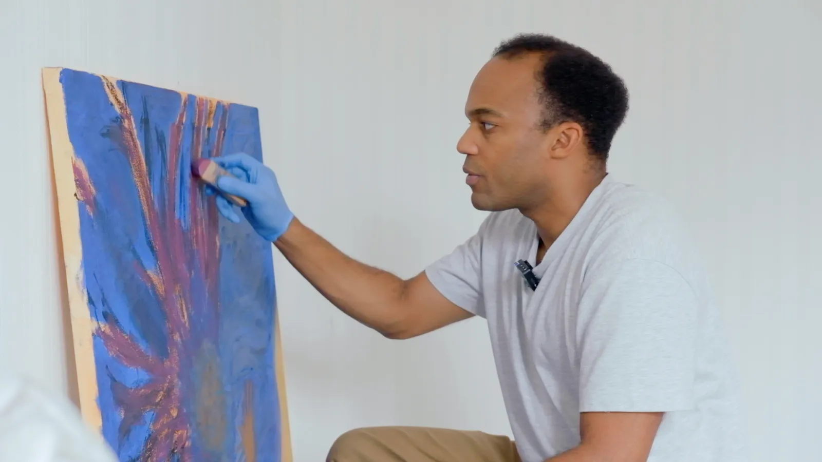 Alexandre Desane peint une toile bleue, épisode 2 de La Fourche
