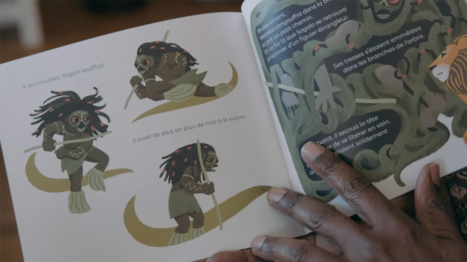 Livre illustré ouvert sur un conte, épisode 4 de La Fourche